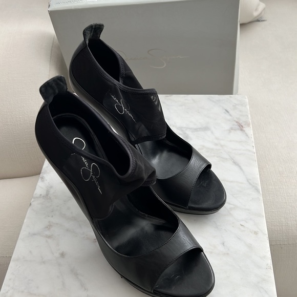 Jessica Simpson - Picture 2 of 2